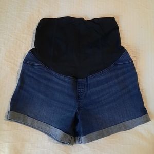 Isabel maternity shorts